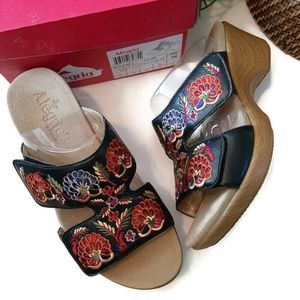 ALEGRIA NWT Linn black leather embroidered mules